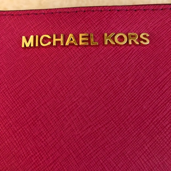 SALE🌼Michael Kors Zip Wallet Fuschia💥 - Picture 2 of 11
